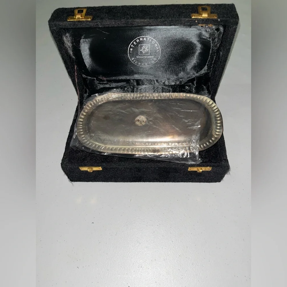 NIB International Silver Co Vintage Floral Tray Set